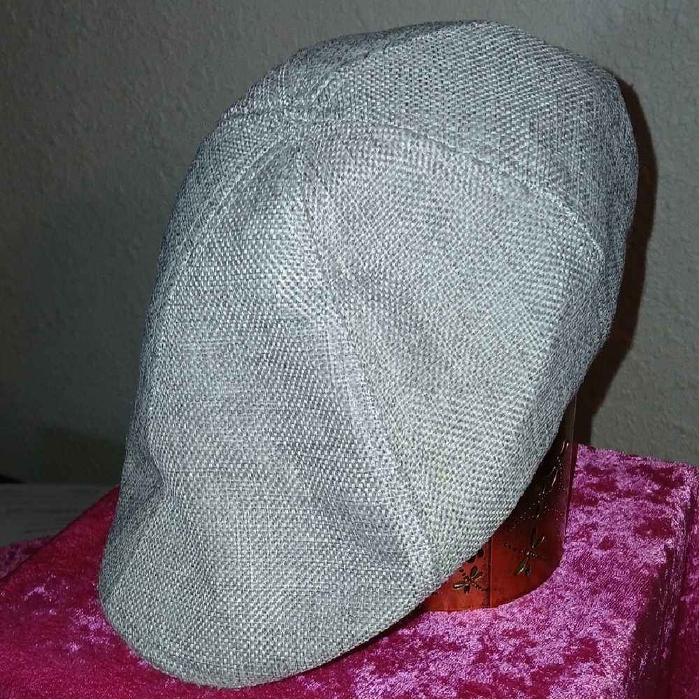 Cream Colored Stylish Flat Cap. Elastic In Back Of Rim. Beautiful And Stylish.